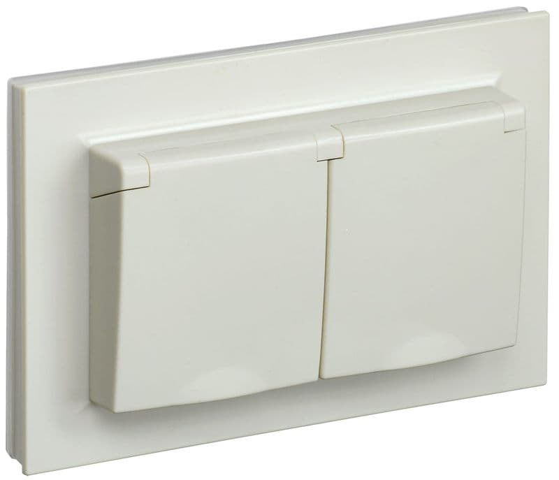 Розетка 2-м СП BRITE РСбш12-3-44-БрКр 16А в сборе IP44 с крышкой беж. IEK BR-R26-16-44-K10-F